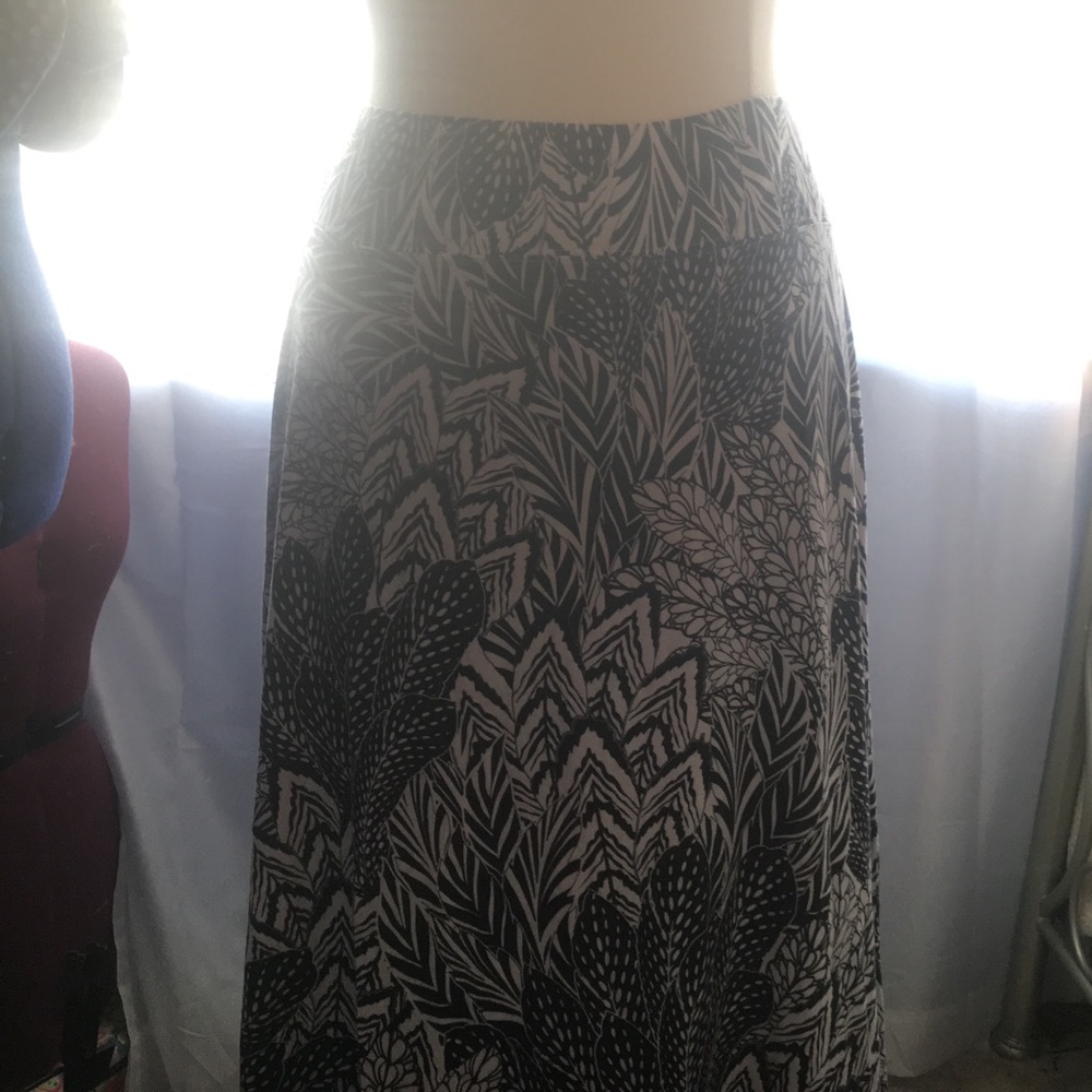 Leafy/floral maxi skirt, like new
